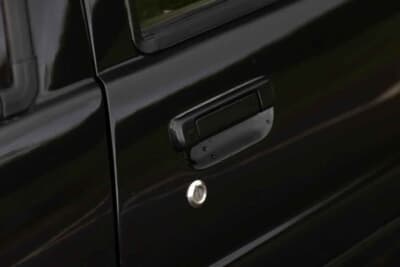 3万5000ポンド〜4万5000ポンド（約740万円〜約950万円）で現在も販売中のトヨタ「カローラ レビン」（C）iconicauctioneers