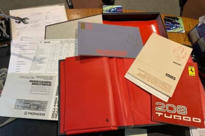 8万5000ポンド～9万5000ポンド（邦貨換算約1770万円〜1980万円）で現在も販売中のフェラーリ「208GTBターボ」（C）iconicauctioneers