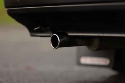 3万5000ポンド〜4万5000ポンド（約740万円〜約950万円）で現在も販売中のトヨタ「カローラ レビン」（C）iconicauctioneers