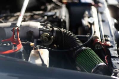 3万5000ポンド〜4万5000ポンド（約740万円〜約950万円）で現在も販売中のトヨタ「カローラ レビン」（C）iconicauctioneers