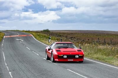 8万5000ポンド～9万5000ポンド（邦貨換算約1770万円〜1980万円）で現在も販売中のフェラーリ「208GTBターボ」（C）iconicauctioneers