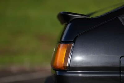 3万5000ポンド〜4万5000ポンド（約740万円〜約950万円）で現在も販売中のトヨタ「カローラ レビン」（C）iconicauctioneers