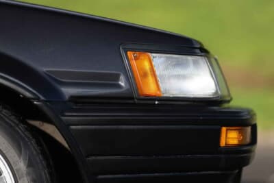 3万5000ポンド〜4万5000ポンド（約740万円〜約950万円）で現在も販売中のトヨタ「カローラ レビン」（C）iconicauctioneers