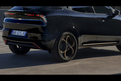 アルファ ロメオJUNIOR Ibrida INTENSA：アルファロメオの真価を発揮する伝統と品格のスポーティネス