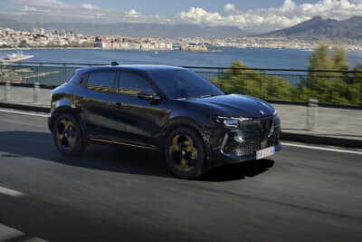 アルファ ロメオJUNIOR Ibrida INTENSA：高いボディ剛性に多彩な先進技術でアルファロメオならではの上質で情熱的な走りを実現