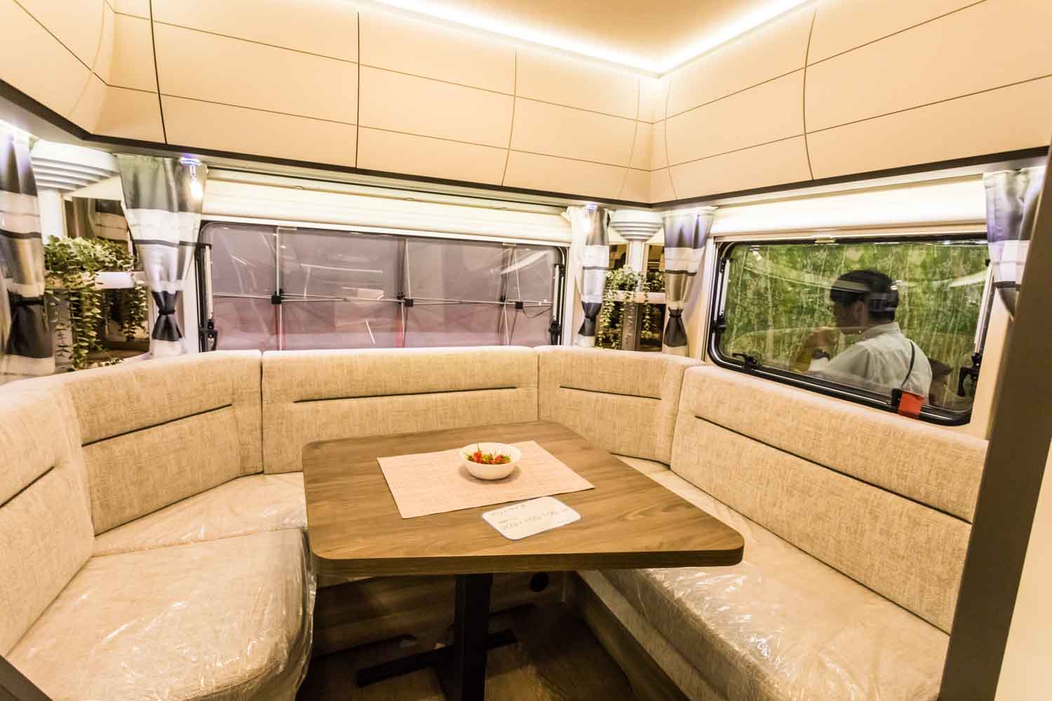 What's a 'Caravan' Popular in Europe? The HOBBY-made Large Camping Trailer is Basically a 'Mobile Daily Life' Space