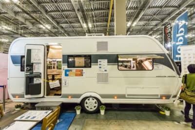 495UL エクセレント エディション：車両サイズも全長7130mm×全幅2300mm×全高2630mmとかなり巨大