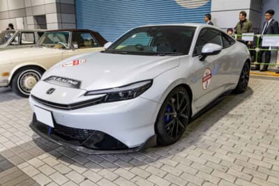 2025年式 ホンダ J's Racing プレリュード:復活を遂げた新型プレリュードをベースに、J’s Racingが走りの魂を注入。鋭い眼光を放つフロントフェイスに、専用の空力デバイスが機能美と迫力をプラスしている