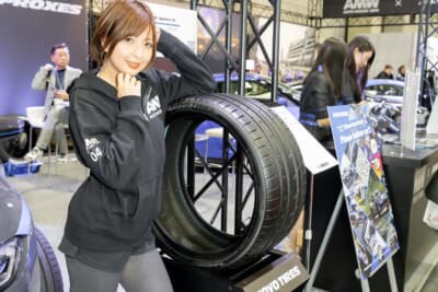 ドルトのデモカーにセットしたプロクセス スポーツ2のサイズは、フロントが275/35-19でリアが285/30-20の純正サイズ