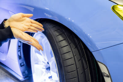 プロクセス スポーツ2は、ドライでもウェットでも安全に走れるグリップ力をもち、街乗りではロードノイズが少ないうえ乗り心地もよく、グリップを最優先したタイヤに比べればライフも長いという特長があるとのこと