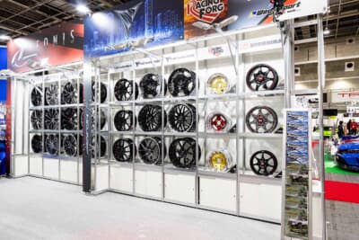ヨシムラとのコラボやRACING FORGなども展示