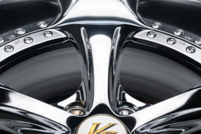 VS KF♯ Chrome Edition：リムに向かって末広がりのデザインを採用。エッジ感のあるラインもスマートな印象を引き出す 