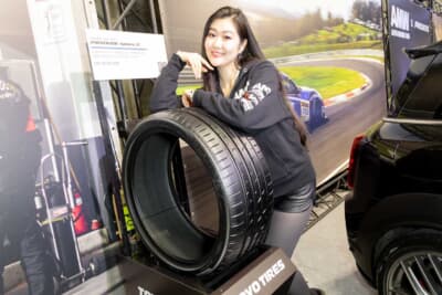 R's Racingのミニ クロスオーバーにセットしたプロクセス スポーツ2のサイズは前後ともに245/35-20で、組み合わせるホイールは8.5J×20のBBS CC-R