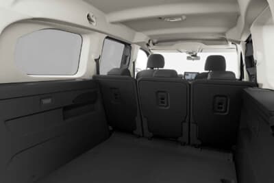 フィアット ドブロ MAXI 5 Bianco Gelato：標準ボディ5人乗りモデルの最大2126Lを大きく上回る最大2693Lのラゲッジ容量を確保