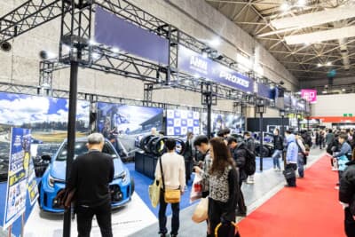AMW×TOYO TIRESコラボブースには多くの来場者が訪れた