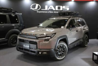 トヨタ RAV4：ボディキットをはじめとした新型用パーツをいち早く完成させ、大阪オートメッセ2026の会場で披露してくれた