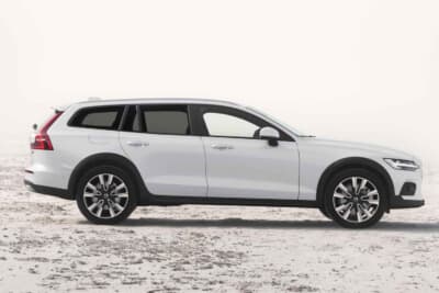 ボルボV60 Cross Country Ultra B5 AWD Classic Edition：全長4786mm×全幅1895mm×全高1505mmで最低地上高205mm。ホイールベースは2875mm