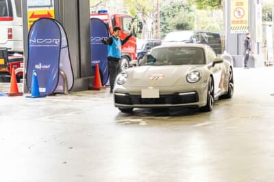 続々と会場に入ってくる参加車両