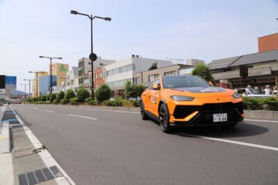 敦賀駅前のストリートは歩行者天国になって、参戦車両をだれもが見学できるように