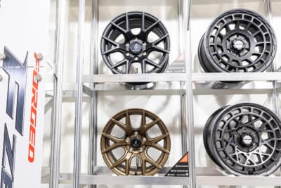 ウェッズアドベンチャーからは、センターキャップを一新した意欲作『マッドヴァンスSD』が登場
