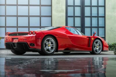 930万ドル（邦貨換算約14億4580万円）で落札されたフェラーリ「エンツォ フェラーリ」（C）Courtesy of RM Sotheby's