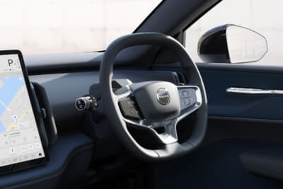 ボルボEX30 Plus Single Motor Selection：スッキリしたレイアウトのダッシュボード。収納面でも優れている