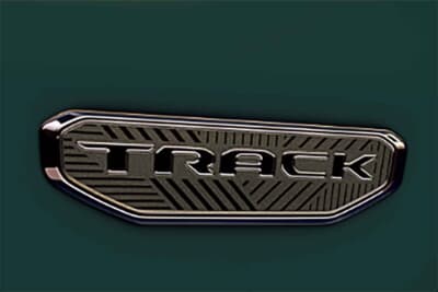 Jeep Commander Track Edition：限定車であることをアピールする専用のTRACKバッジ