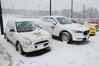 ダイハツ ストーリアなどのコンパクトカーも元気に疾走した