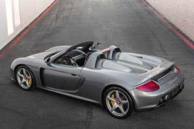 308万5000ドル（邦貨換算約4億8100万円）で落札されたポルシェ「カレラGT」（C）Courtesy of RM Sotheby's