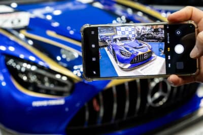ニュルブルクリンク耐久レースの最上位「SP9」クラスに参戦するメルセデスAMG-GT3を撮影するファンが多かった