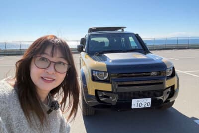 ランドローバー ディフェンダー トロフィーエディション キュレーテッド フォー ジャパン：視界が高いので、大きな車体の割には意外に運転しやすいのもポイントです。それにしても存在感がすごいです〜！