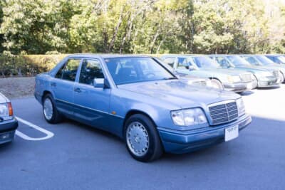 メルセデス・ベンツ 300E：トラックとの接触事故を経て後期フェイスに換装されたフロント。艶あり塗装のバンパーが気品を添える