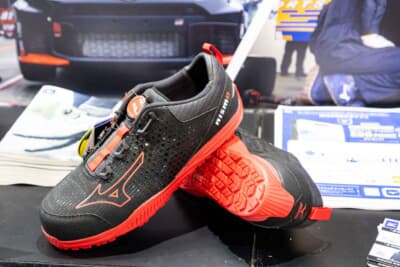 NISMOコラボのワークシューズ。ファンならずとも手に入れたいスポーティなデザイン