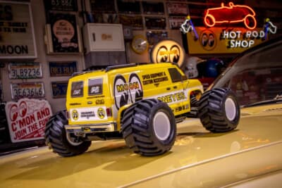 ボディはウルトラスケールボディ仕様で、各部にインジェクションパーツを使用。フロント、リア、バイザーにLED搭載の可能