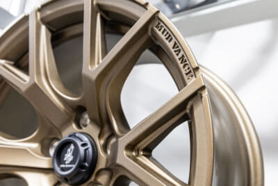 ウェッズアドベンチャーからは、センターキャップを一新した意欲作『マッドヴァンスSD』が登場