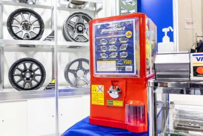 歴代のウェッズスポーツのSUPER GT参戦車両のアクリルプレートのガチャガチャ。ファン必見です