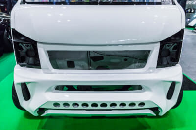 AMEND プレデター：ESB製のフロントバンパーやボンネットを装着している