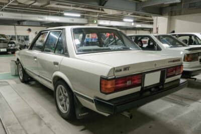 トヨタ セリカ カムリ 2000GT：地下駐車場に展示されたセリカ カムリ 2000GT。雨天でも名車をじっくり鑑賞できるのがこのイベントの魅力だ