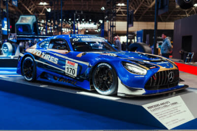 ドイツ・ニュルブルクリンク耐久レースの最上位SP9クラスに参戦するTOYO TIRES with RingRacingのレーシングマシンAMG GT3も展示される