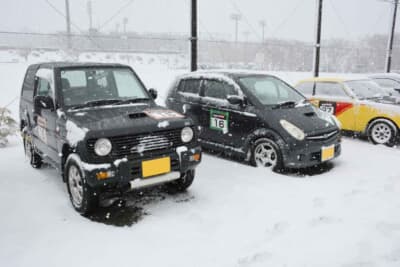 降り続く雪のため、主催者は午後のセクション中止を決断