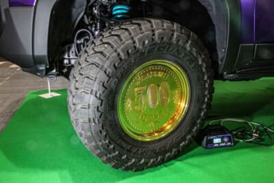 トヨタ ランドクルーザー250：注目のホイール。これはもちろんショーのための仕掛けなのだが、ワンオフの鍛造削り出し仕上げとそのスペックは超本格的だ