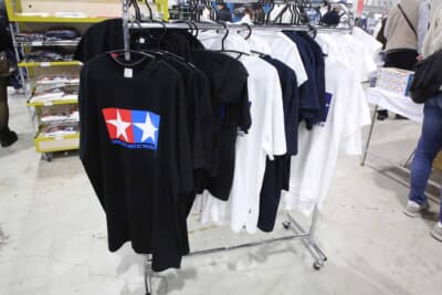 ファン垂涎のアパレルグッズ販売も盛りだくさん