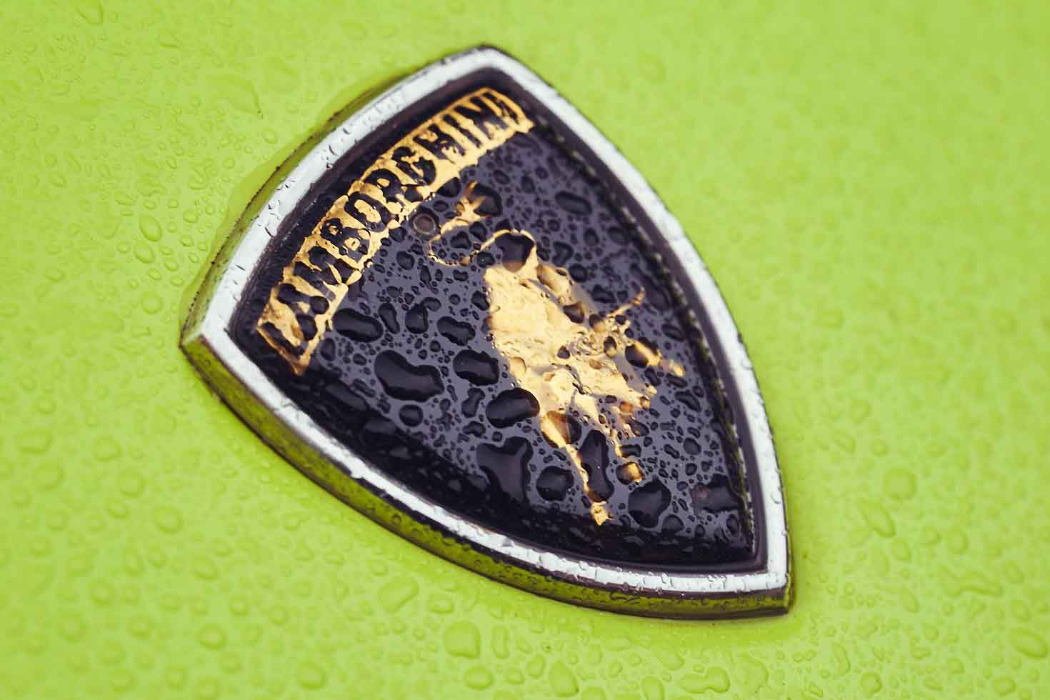 The Lamborghini Miura: A Legend Born from Bulls, Initially Planned as a Limited Run of 30!