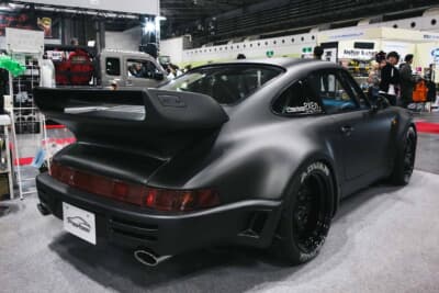 エクステリアはポルシェ本来のらしさを崩さず、各所に採用されていたボディリブをカットして曲面の美しさを際立たせる処理を施している