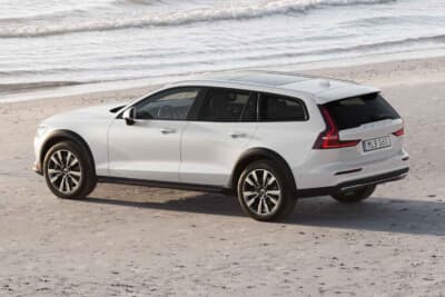 ボルボV60 Cross Country Ultra B5 AWD Classic Edition：安全性能だけでなく、高いボディ剛性と運転支援機構でドライブを支える