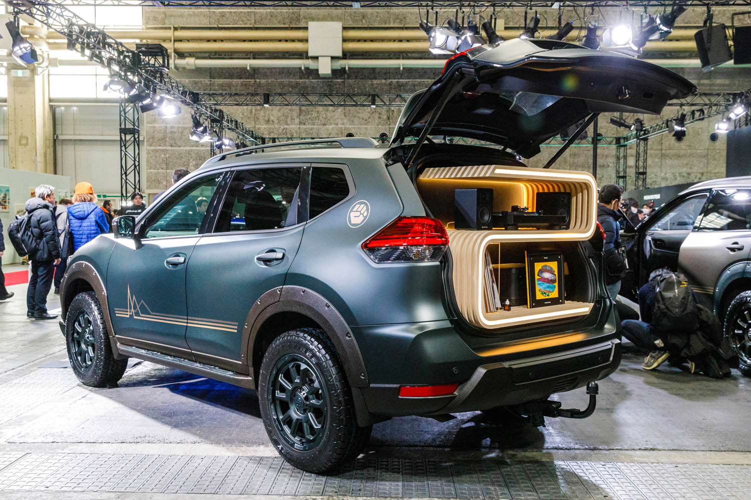 日産の新旧「エクストレイル」が夢の共演！ 先代モデルは反響次第では