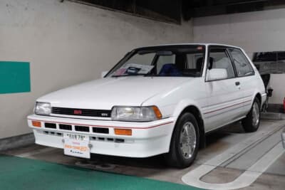 トヨタ カローラFX：33年間ワンオーナーのもとで大事にされてきた個体だけあり、全体的にとても綺麗な状態である