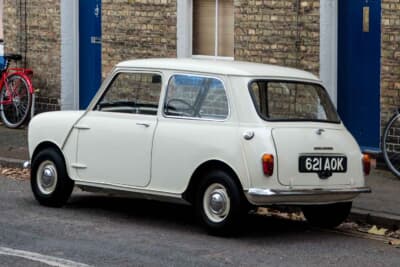 ダラーラは、ミッドシップ化して後輪を駆動すればよいのではないかというシンプルな発想をした