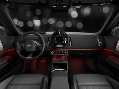 MINI Countryman Shadow Edition：ブラックダッシュボードを採用したコクピットはスパルタンかつシック