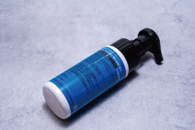 使用方法や注意点など容器に記載されており作業は簡単。ジェルボ Vの他のアイテムと併用してボディからタイヤ＆ホイールまで隅々まで綺麗にしておきたい